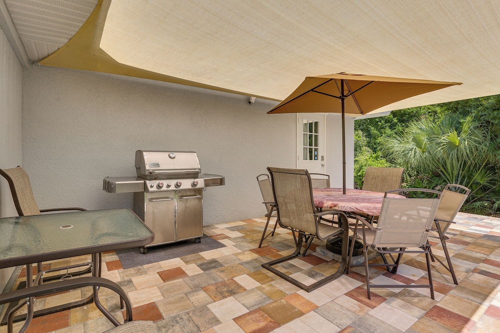 8 Mi to Manatee Park: Cozy Getaway in Lehigh Acres