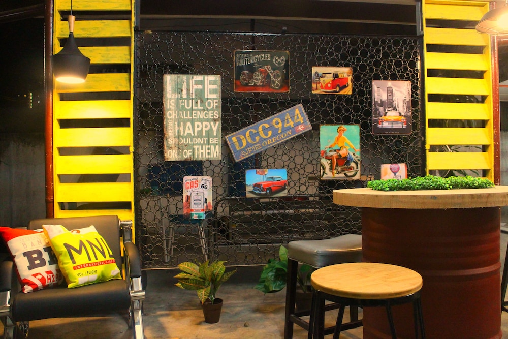 Food District Hostel Cebu Central