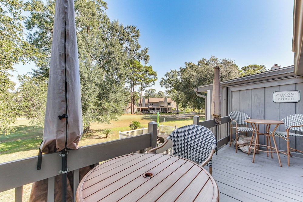 Inviting Home w/ Golf Course View in Diamondhead!