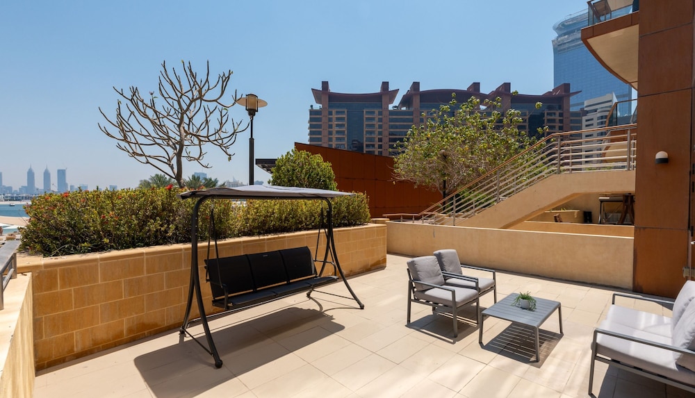 Exquisite 2BR w Exclusive Beach Access at the Palm