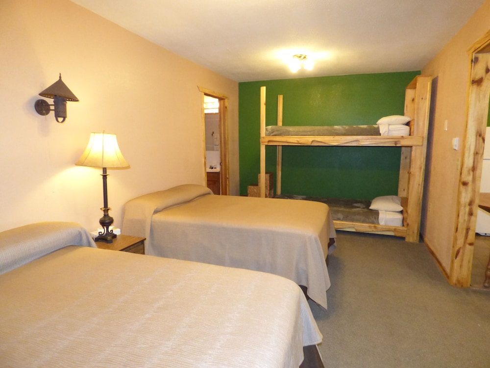 The Hitching Post Hotel and Farm Store view 3