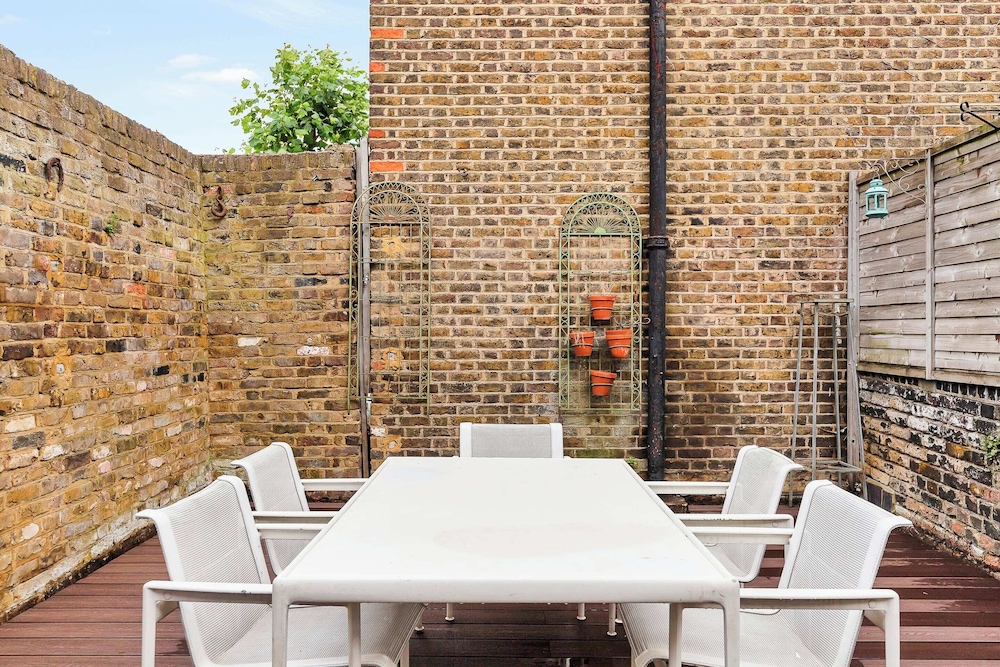 Charming Golborne Escape