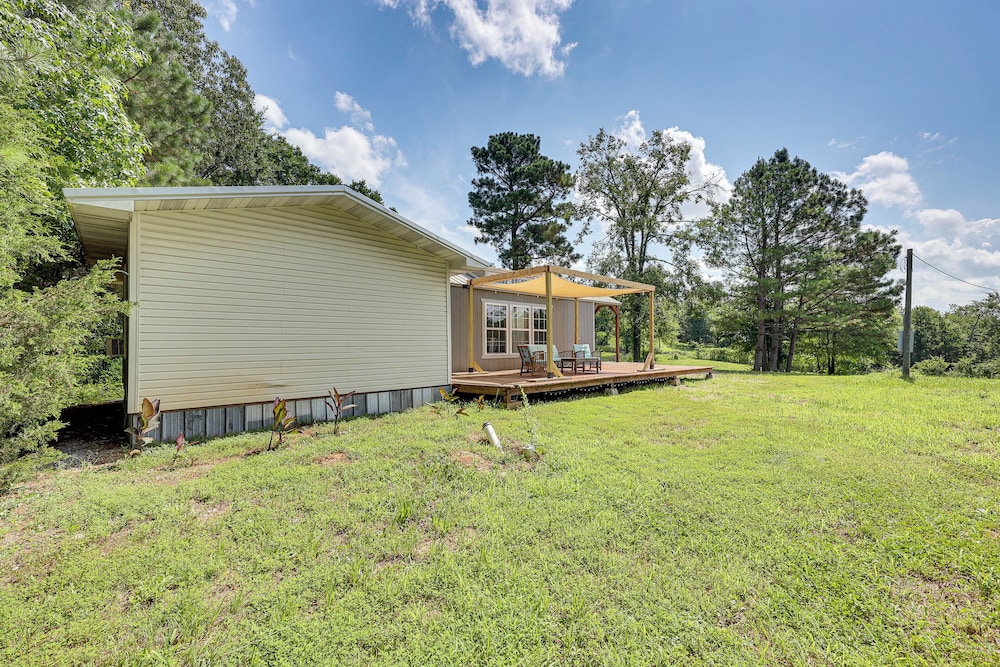 5 Mi to Lake Ouachita: Peaceful Cabin Retreat