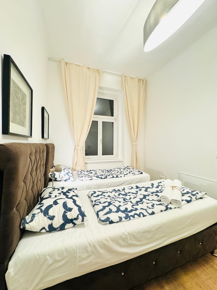 5BR Apt For 10 Walk to Kaufpark Alterlaa