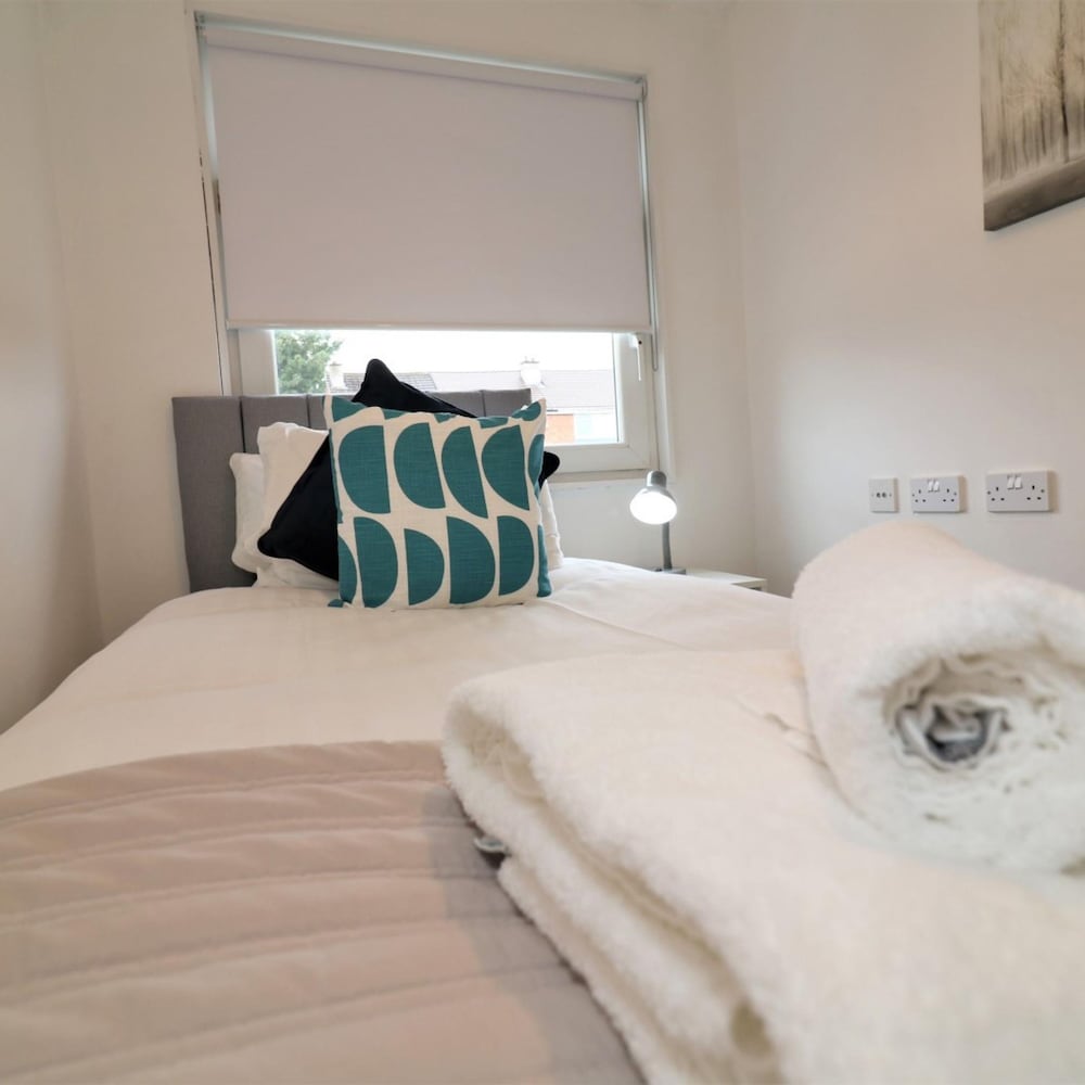 Barons Court - Paisley