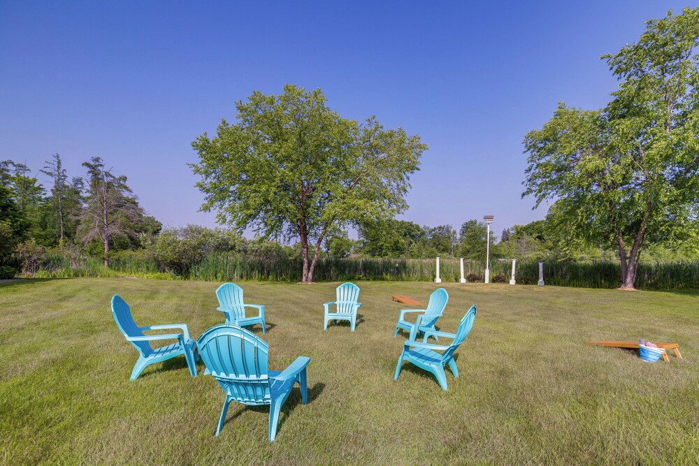Waterfront Jackson Mansion: Patio, Grill, Dock! view 4