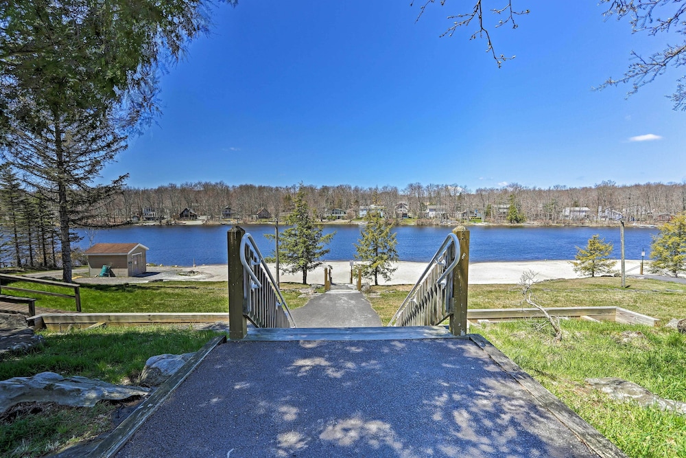 Poconos Retreat w/ Hot Tub, Balcony & Pool Access! view 4