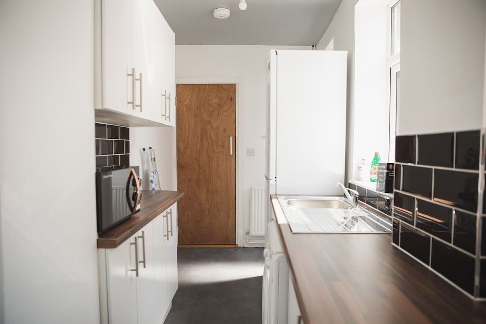 Leicester Vacations - Room in Guest Room - Big Size Room in Leicester City - Property Image 11