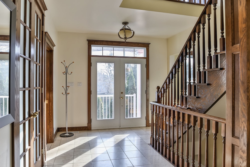 QuickStay Lake Simcoe Homestyle Cottage Private Beach