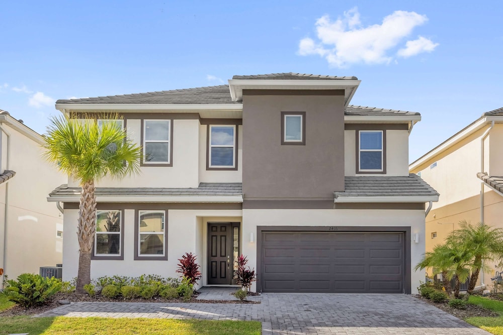Upstay Spacious Villa w Pool Hot Tub Game Room