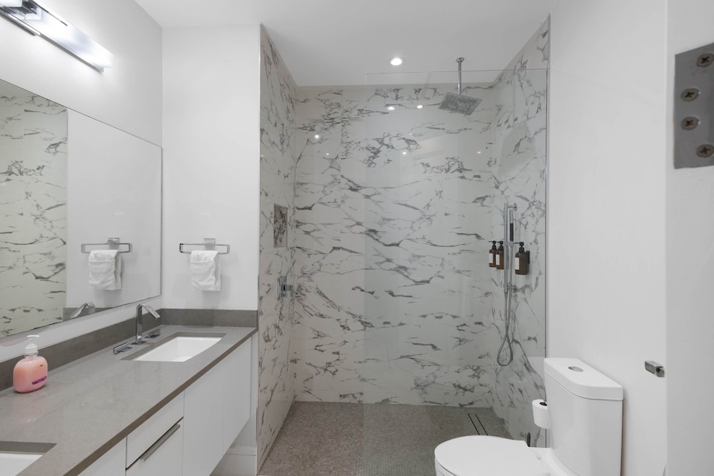 Modern Condo at One Cable Beach With Balcony