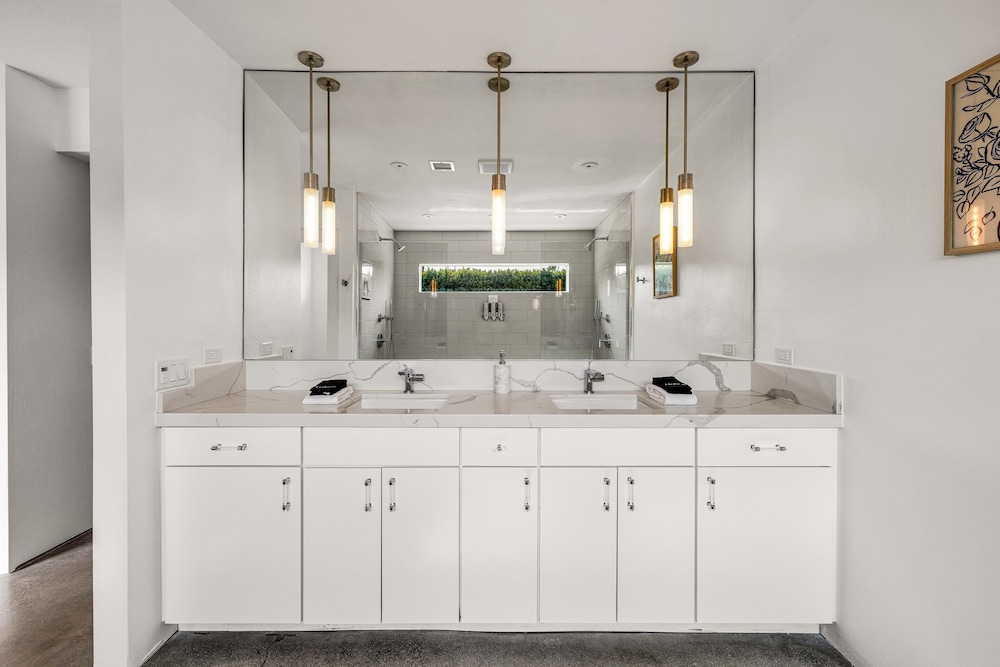 Mid-Century Elegance & Fun in Tahquitz River Estates