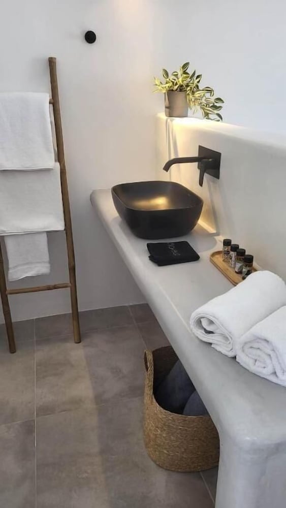 MAEVA Santorini Suites