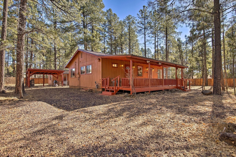 Hot Tub Hideaway in Pinetop: Bring Your Pet! view 3