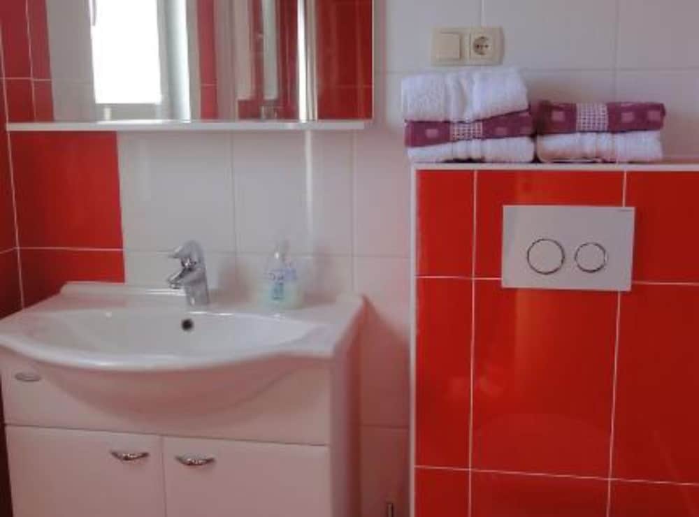 Cozy Vodice Garden Apartments With Terrace and BBQ