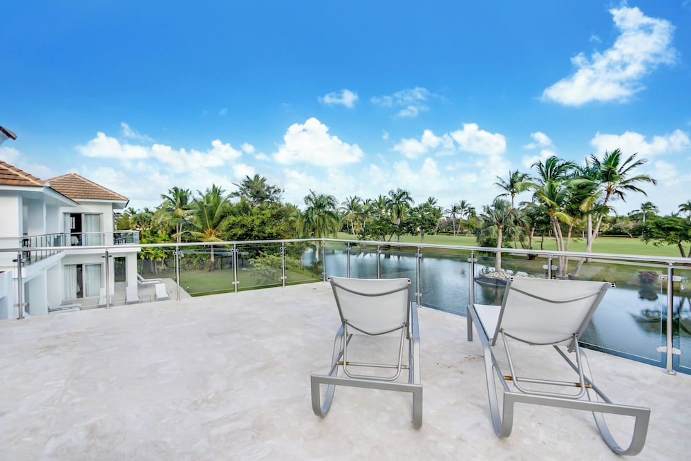 Lake View Cocotal Villa - Jacuzzi &Pool