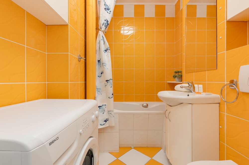 Warsaw Center Apartment by Renters view 2