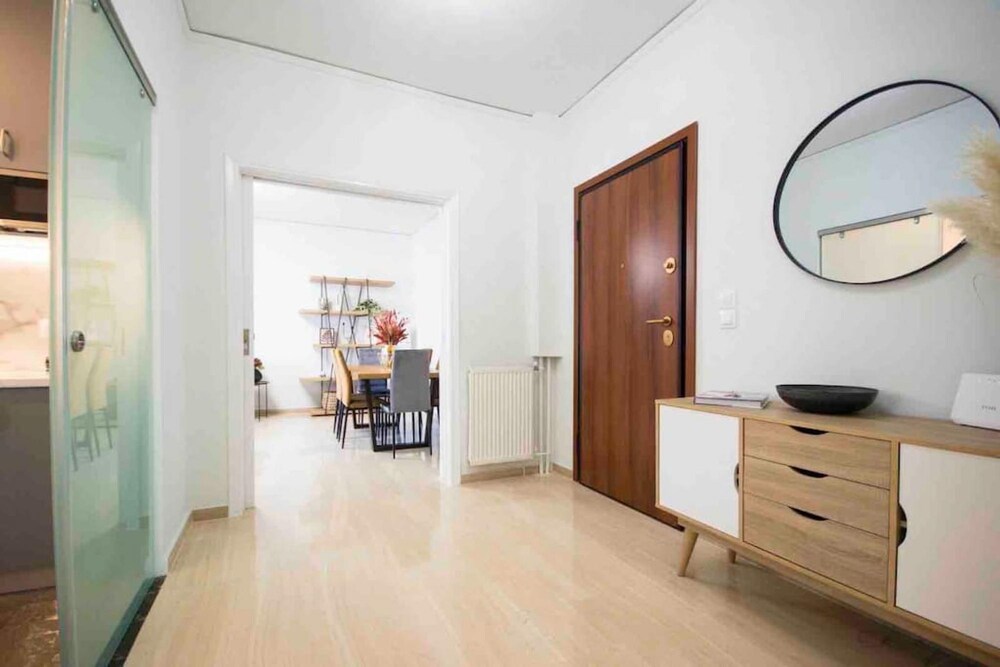 Alkuoni lux Flat at P Faliro