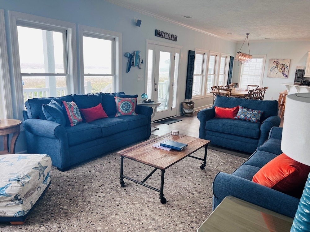 Sunny Times 4 Bedroom Home by RedAwning