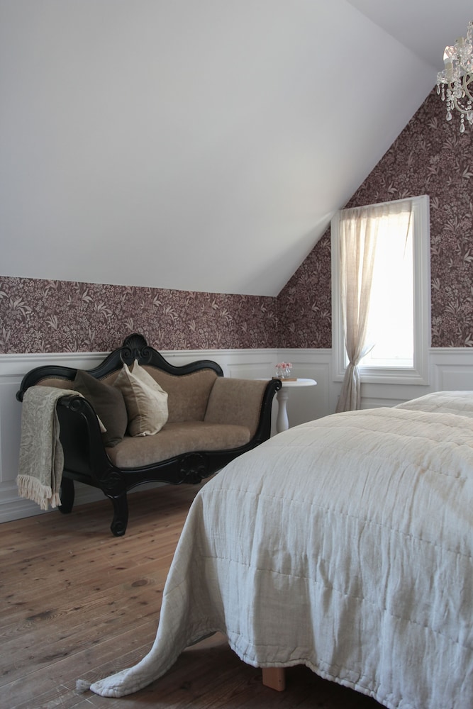 Petrines Guesthouse view 3