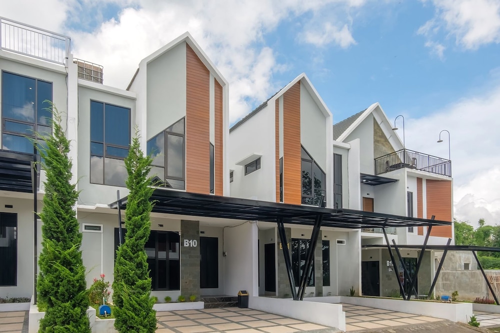 TwoSpaces Living at BSB Villa Maharaja