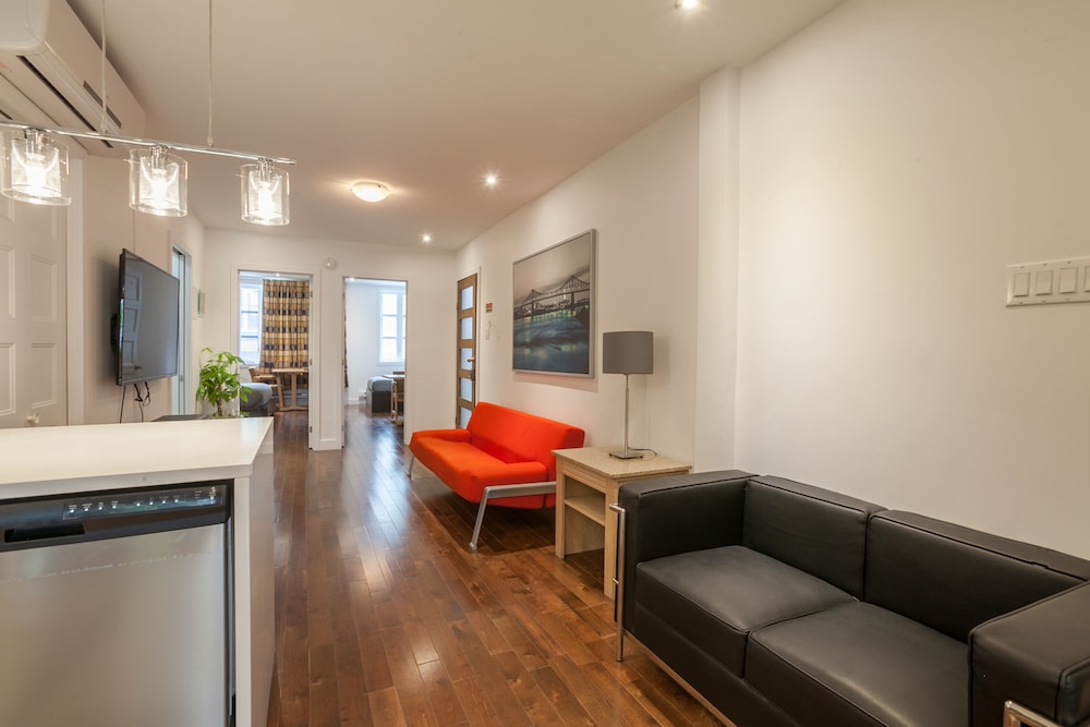 LMVR - LuxApt 3 - 7 bedrooms 2 bathrooms