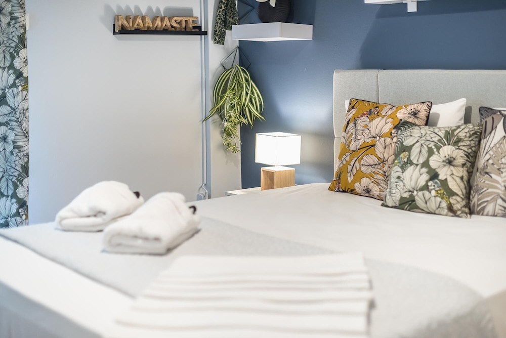 Urban City Apartment by Cloudkeys photo 2