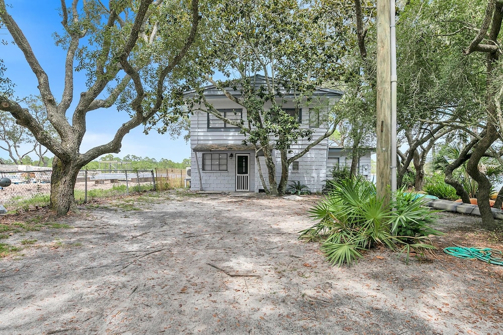 Sealake Cottage