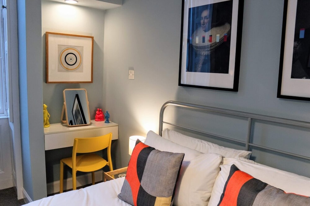 Stylish Apartment in Edinburgh's New Town