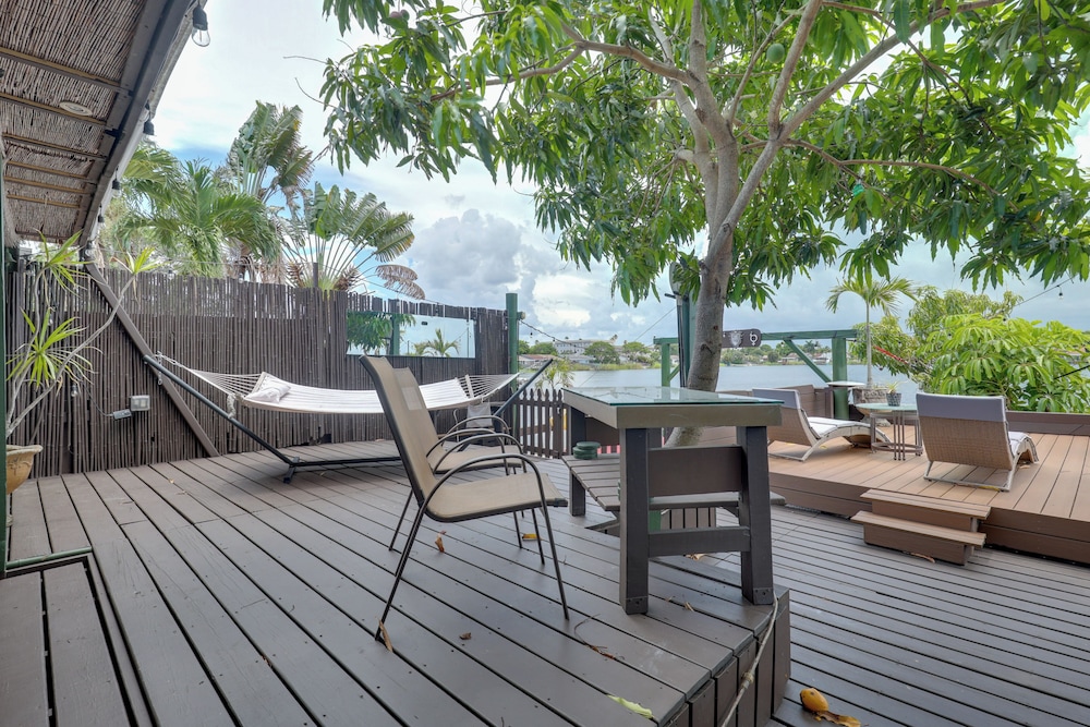 Lakefront Getaway w/ Dock Near Las Olas Beach