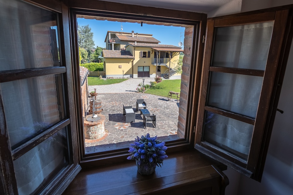 Hotel Borgo Terrosi - Image 1