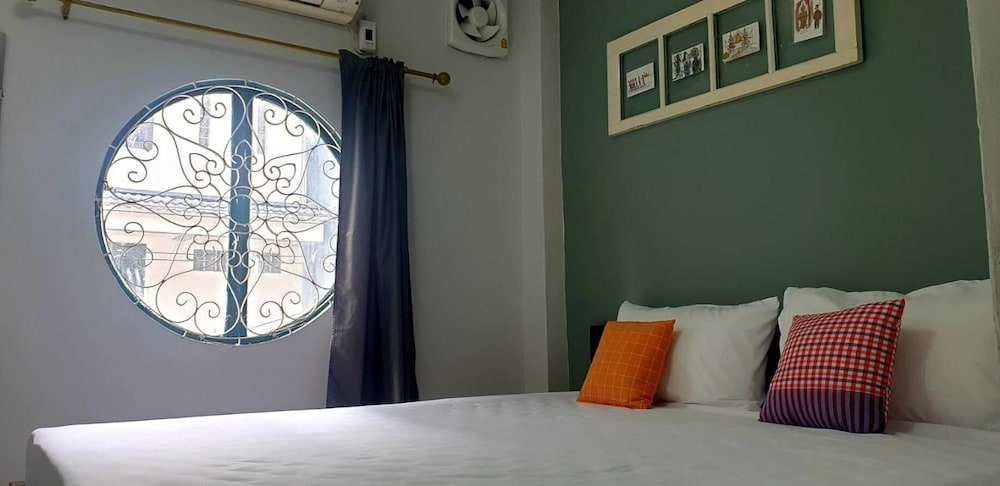Asoke Montri Hostel