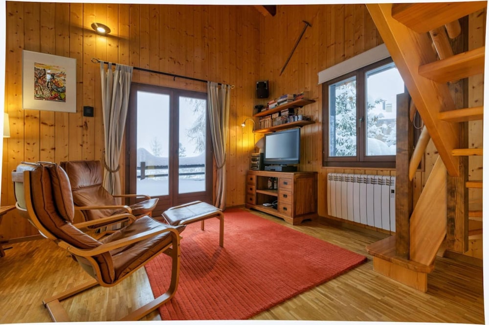 Chalet Les Jeunes - 8 Pax Swiss Ski Chalet