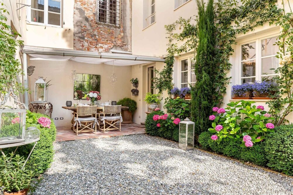 La Casina in Lucca With 2 Bedrooms and 3 Bathrooms view 5