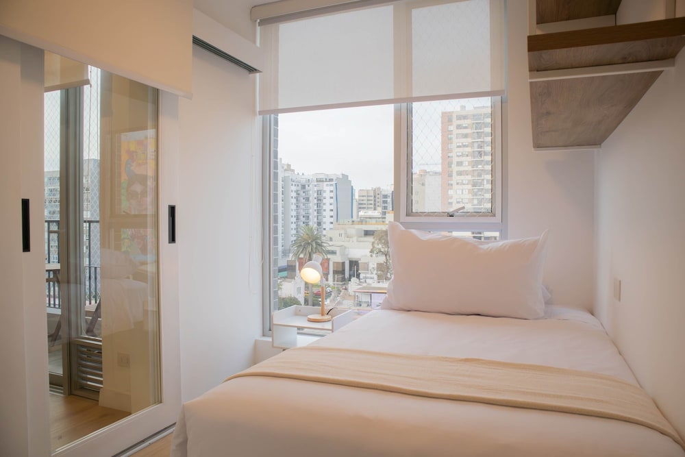 w Inviting 3BR w Balcony in Hip Miraflores