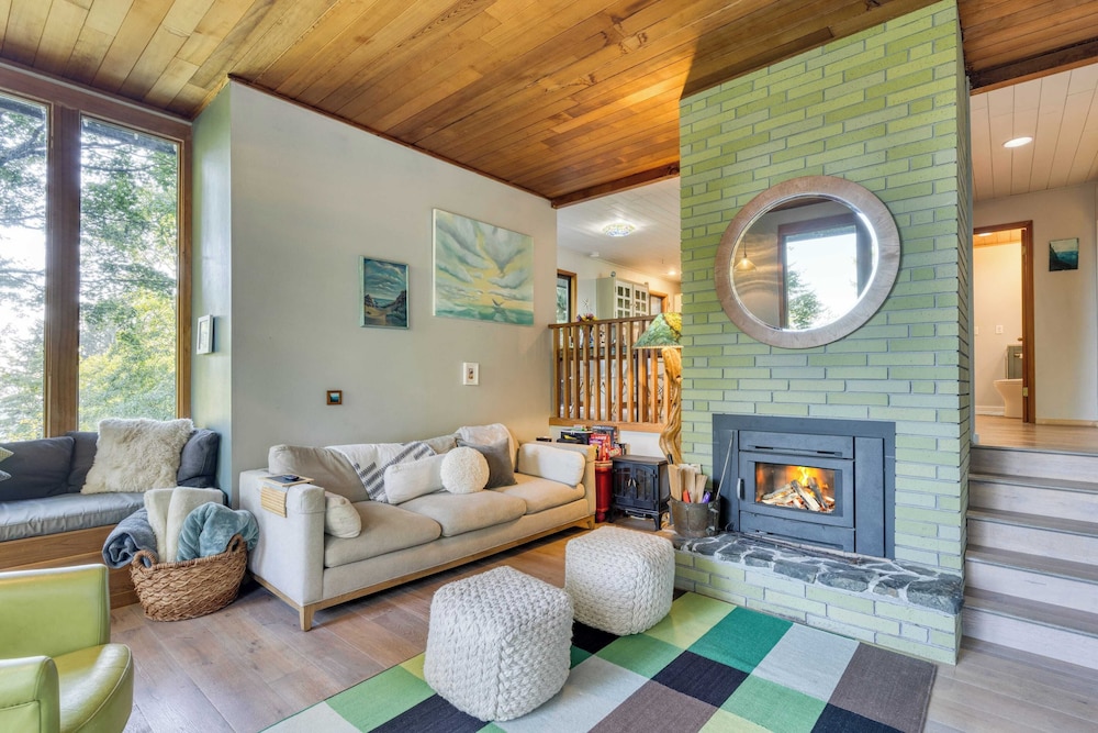 Coastal Escape w/ Balcony, Firebowl & Ocean Views Near Manzanita Sunset House by Avantstay