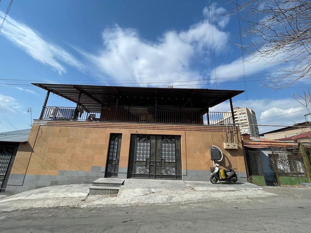 Kenut Hostel