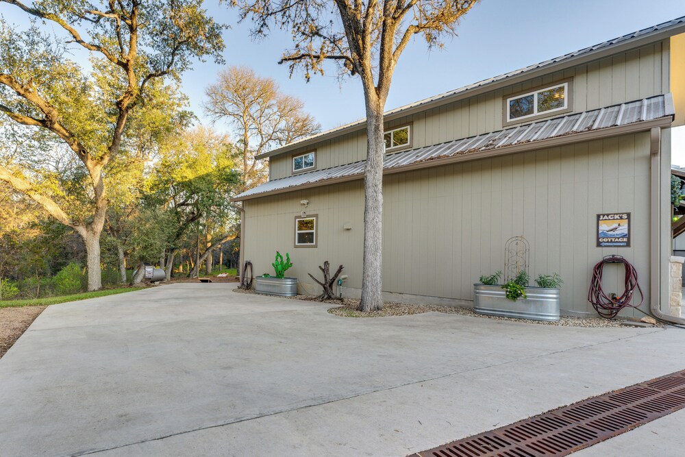 Jack's Cottage: Backyard Oasis in New Braunfels!