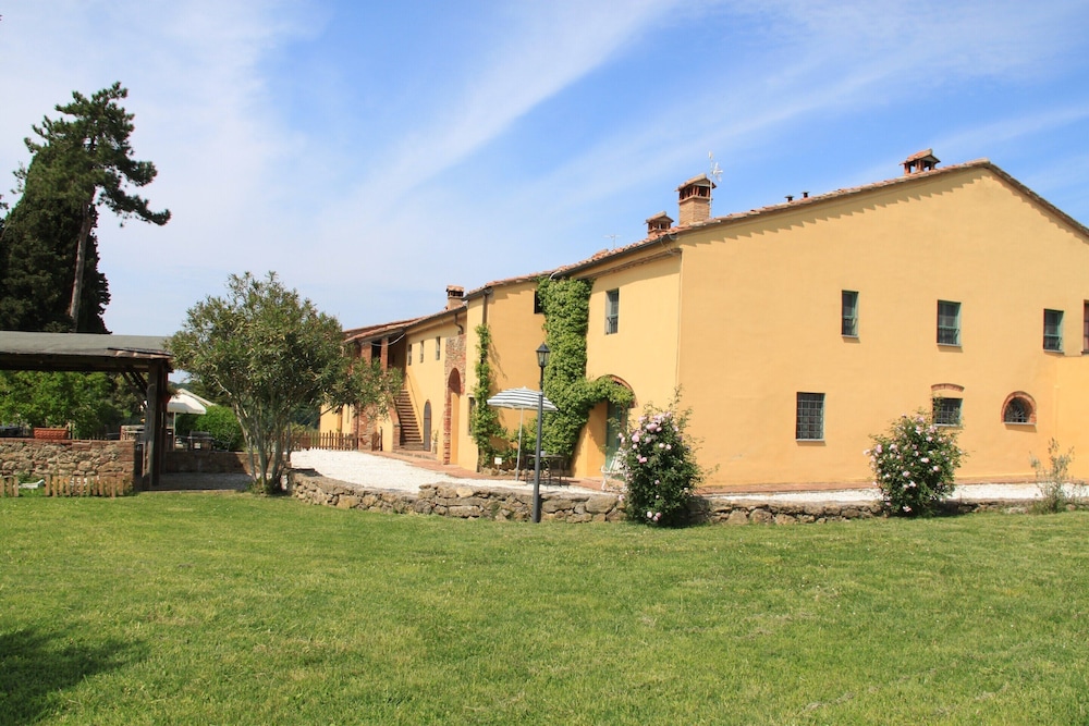Apartment Between Pisa and Livorno