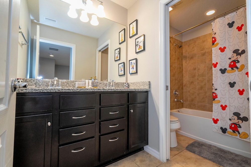 8822 GC - Fabulous 5BR Townhome: Pet Friendly