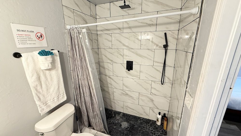 Budget-friendly Studio in OKC Private Entry 20-3