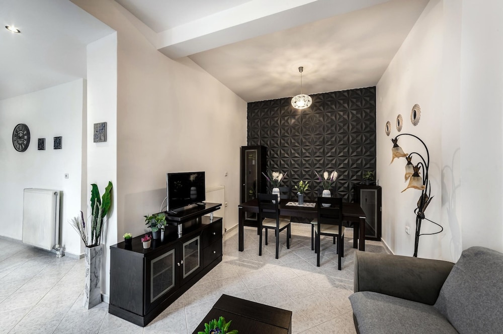 Ariadni Apartment Garden View