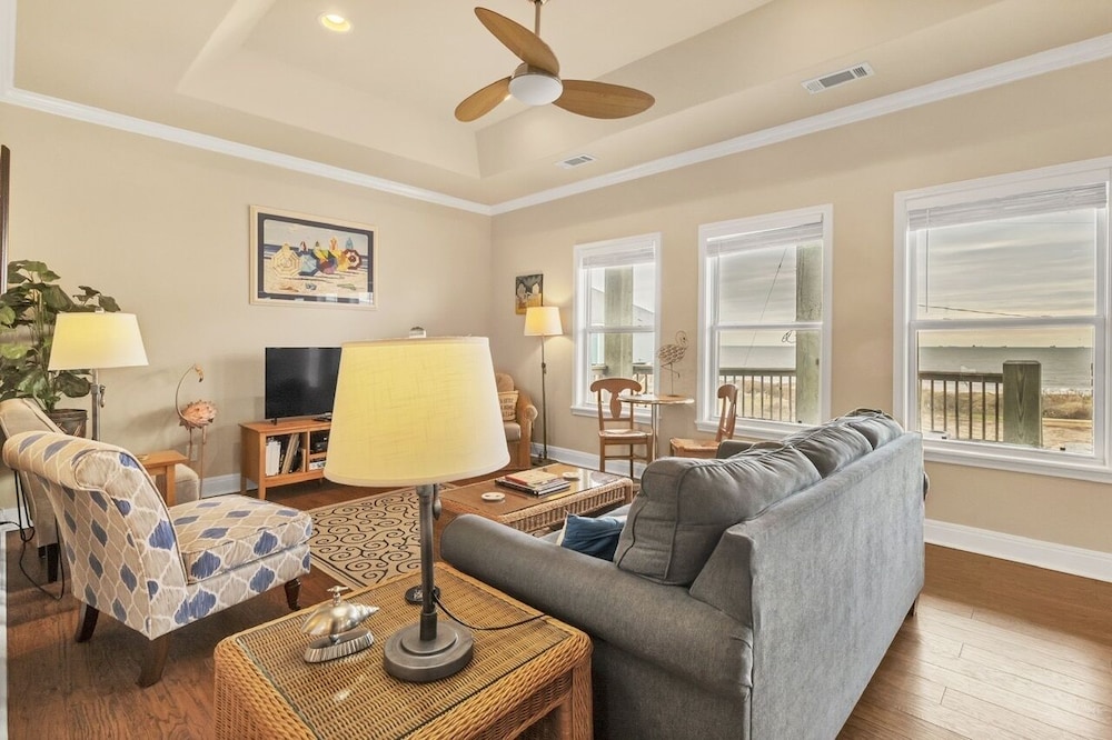 Sea Song 2 Bedroom Home by RedAwning