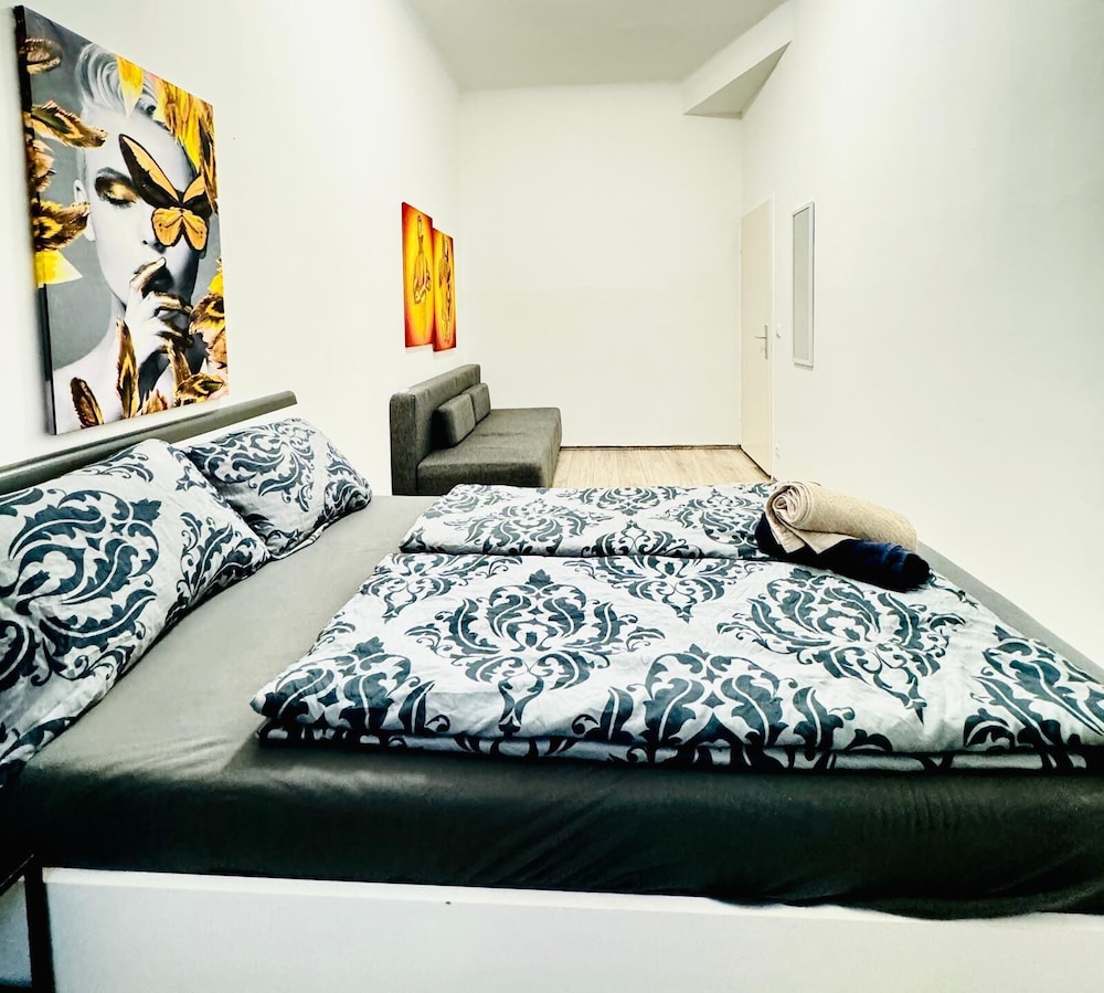 Affordable Cozy 3BR Apt Near FAC Platz