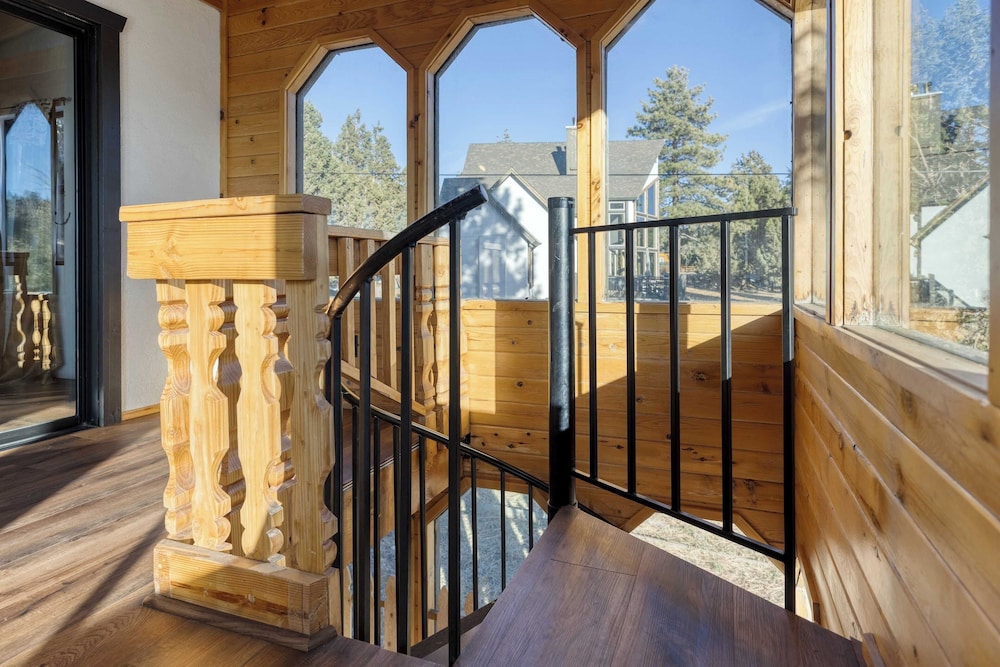 Viewtopia by Avantstay Lakefront Views + Hot Tub