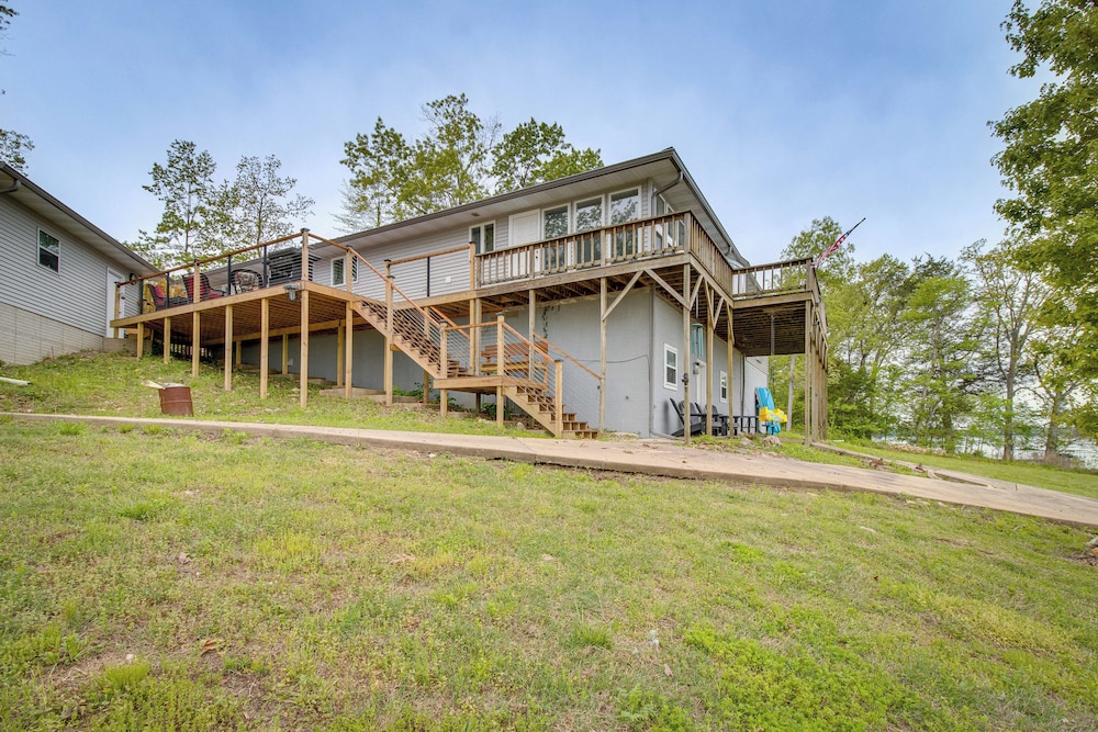 Serene Lakefront Mountain Home Getaway w/ Atrium! view 4