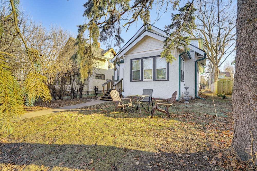 2 Mi to Downtown Minneapolis: Apt w/ Shared Yard