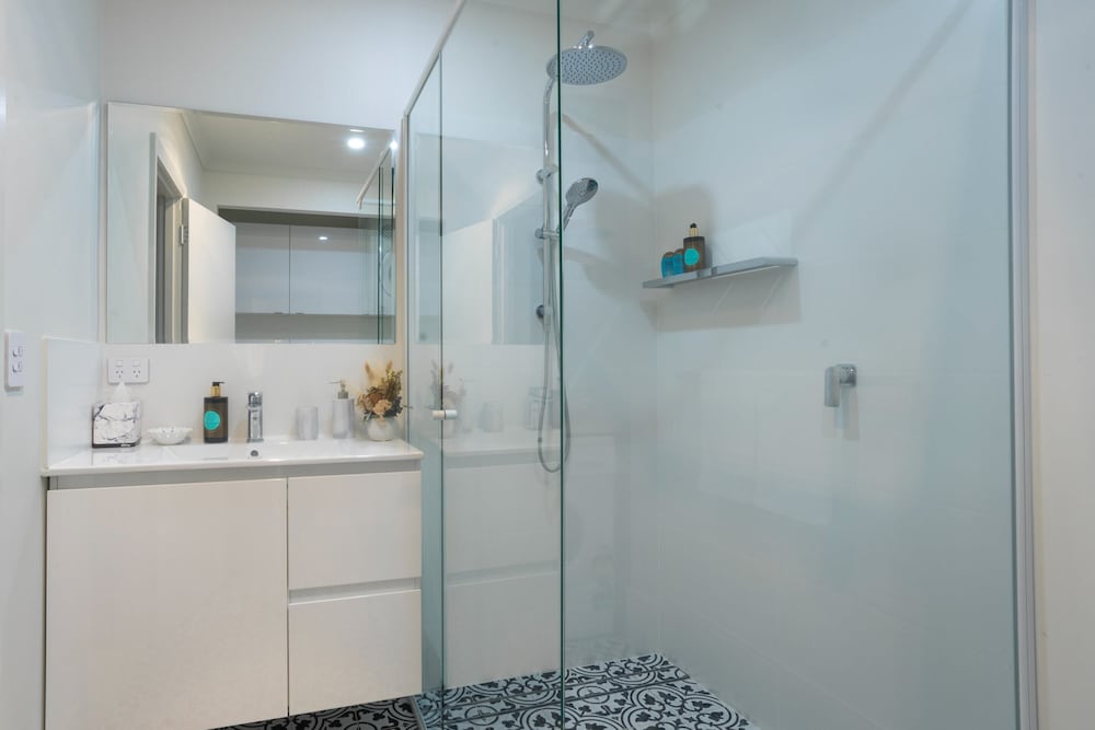 Beautiful Pet Friendly 1BR Cottage With Patio