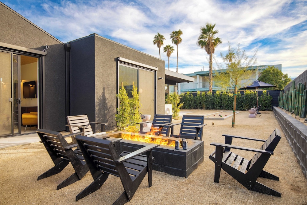 Blackhaus B : 4 Bedroom Suite by Avantstay 4-rooms