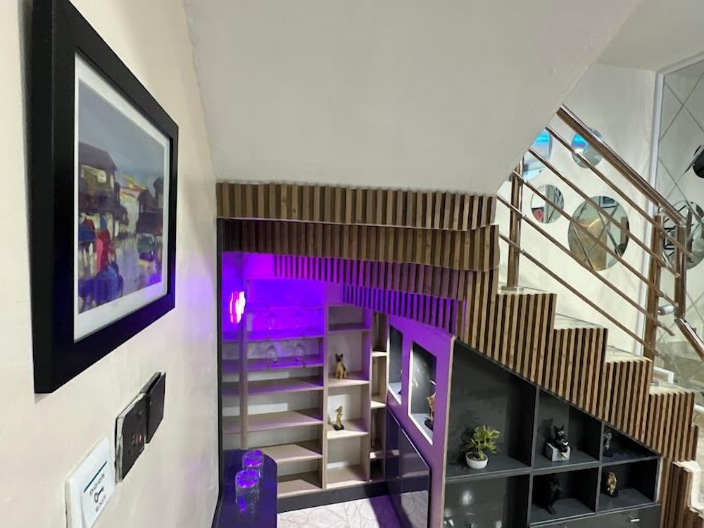 Elconia Apartments